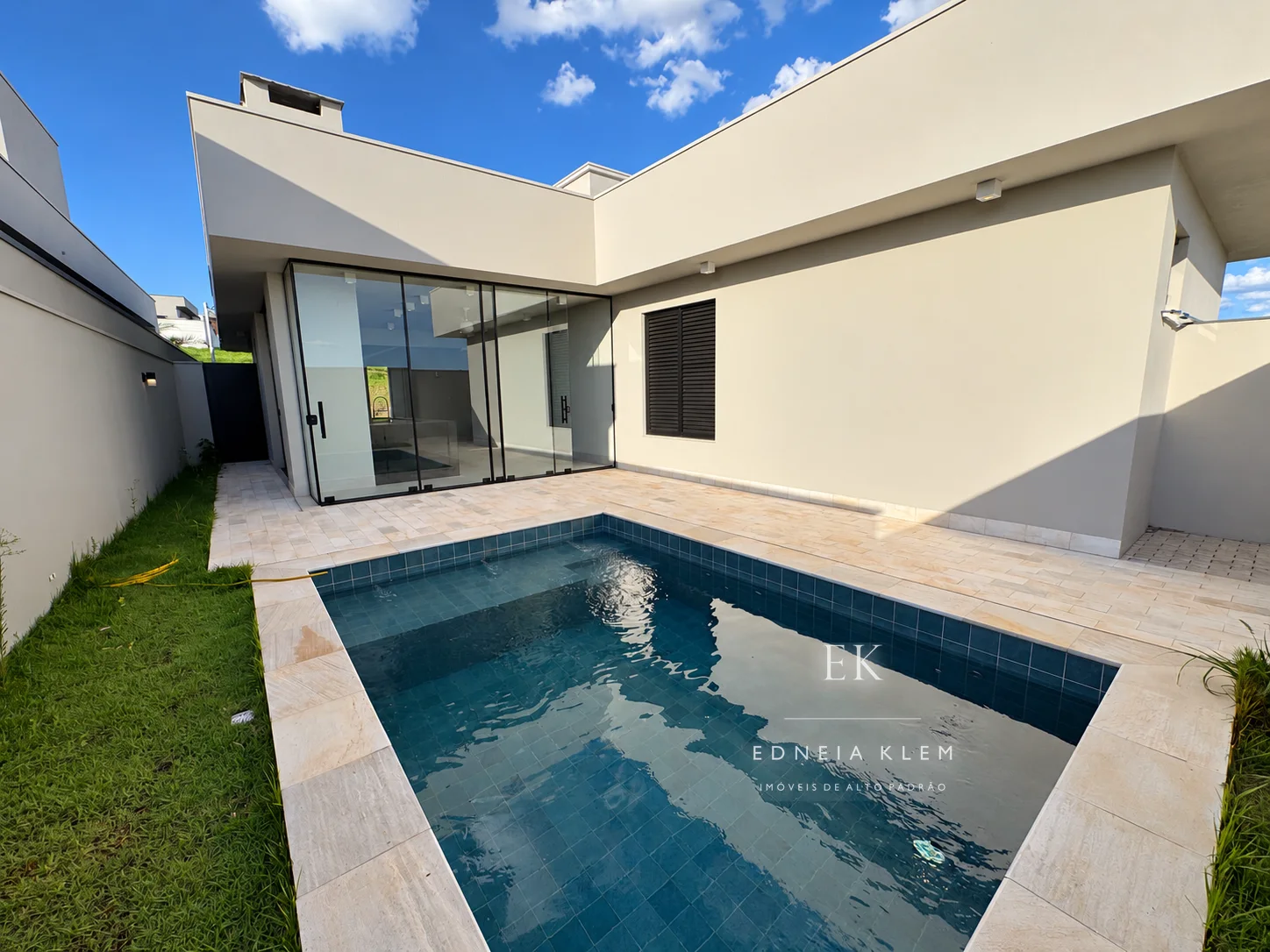 Piscina e área externa — foto 5