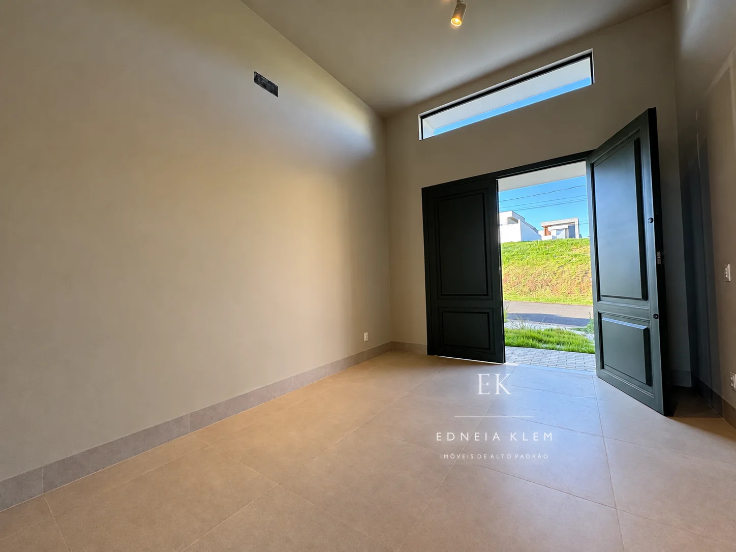 Sala e entrada da casa — foto 15