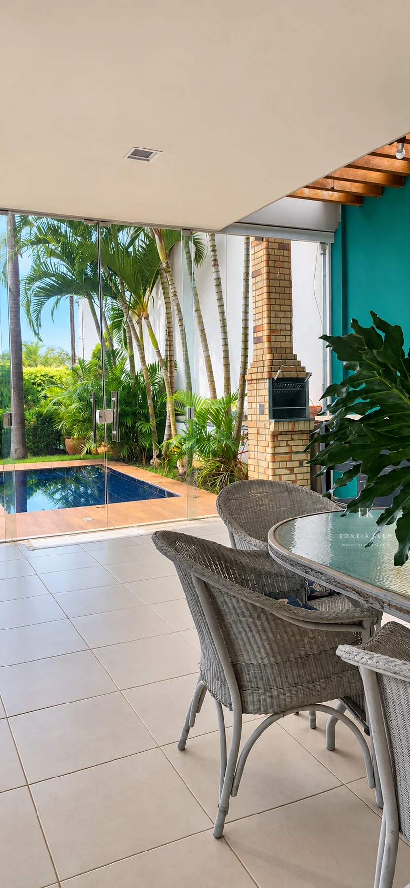Área gourmet com churrasqueira, aberta para a piscina — foto 5