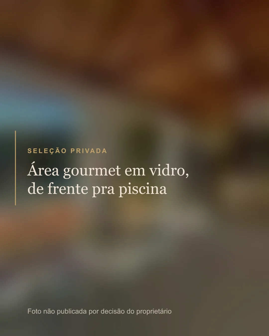 Área gourmet em vidro, de frente pra piscina